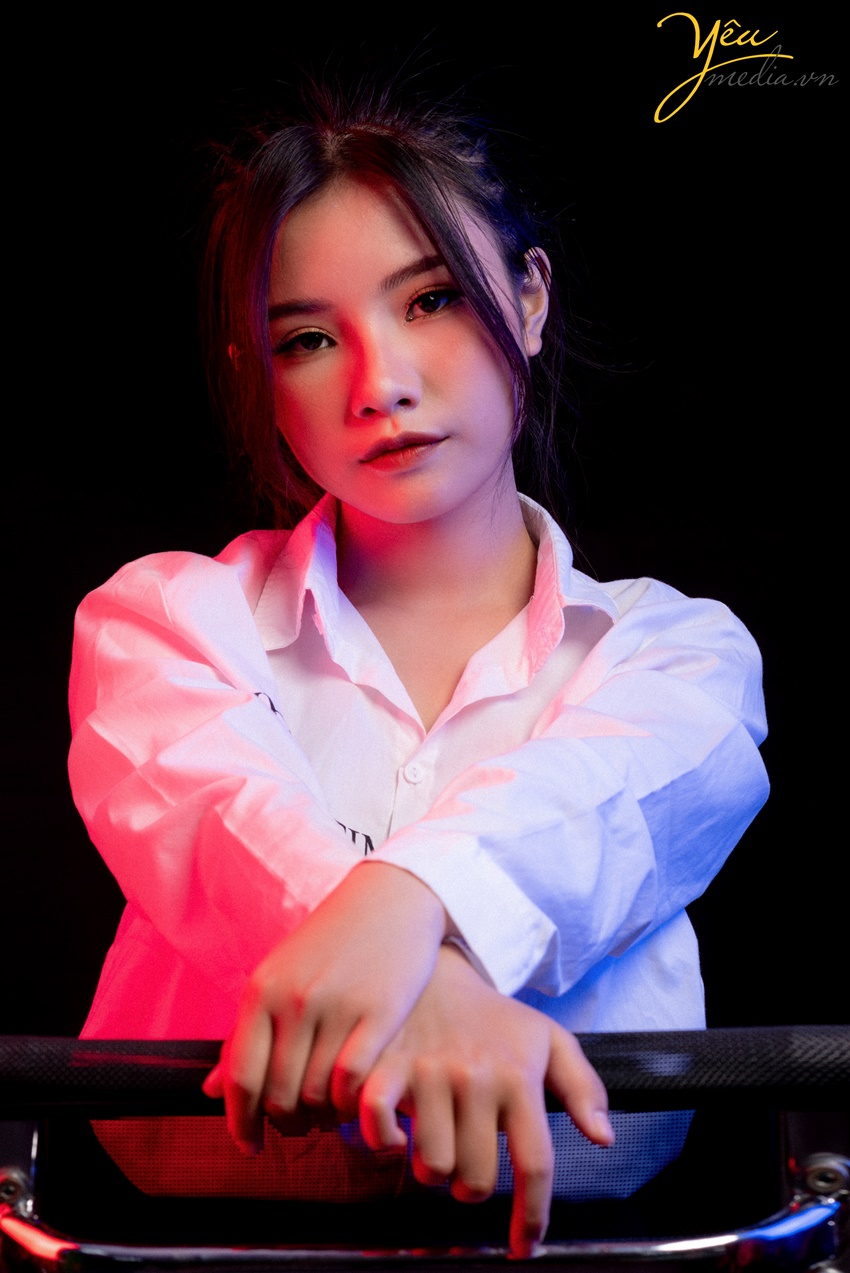 Chụp ảnh beauty bạn gái cá tính, huyền bí trong studio Hà Nội