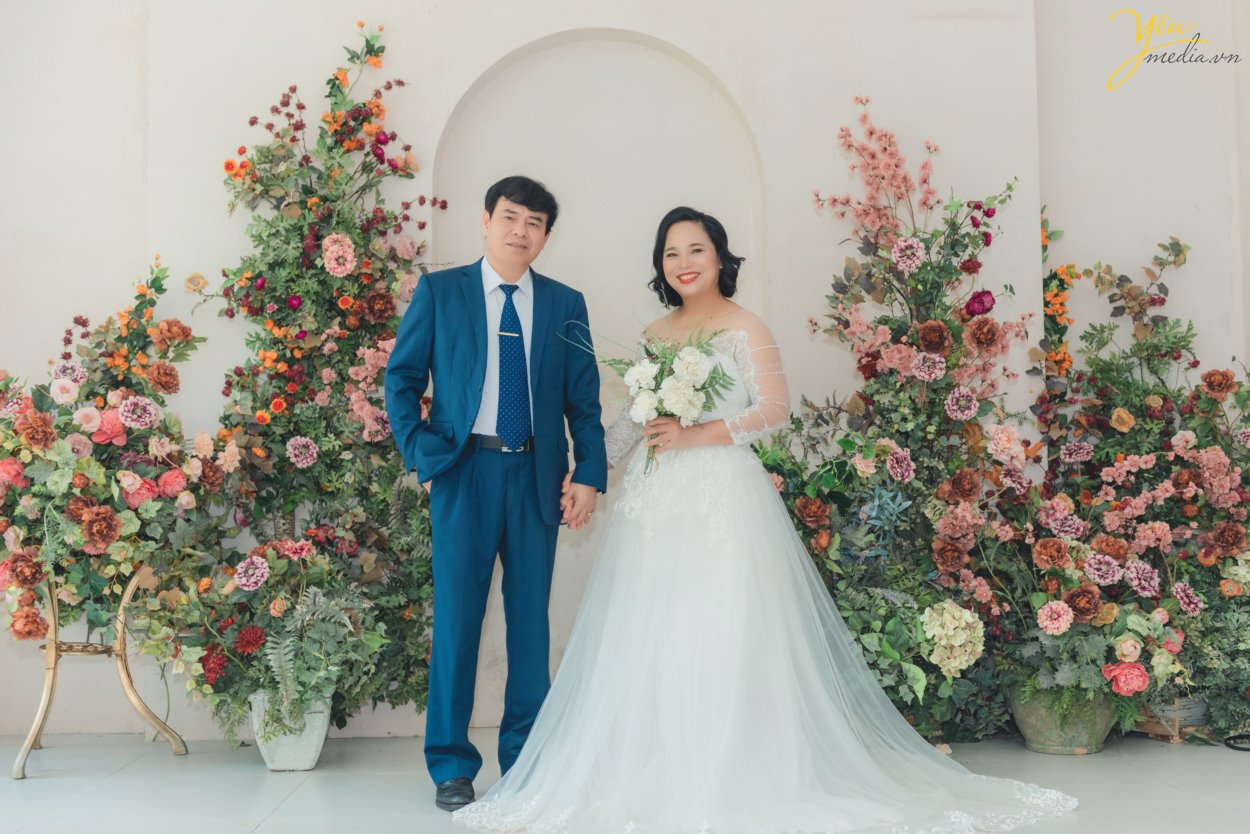 Chụp ảnh kỷ niệm ngày cưới tại phim trường Rosa và tư gia tại Hà Nội
