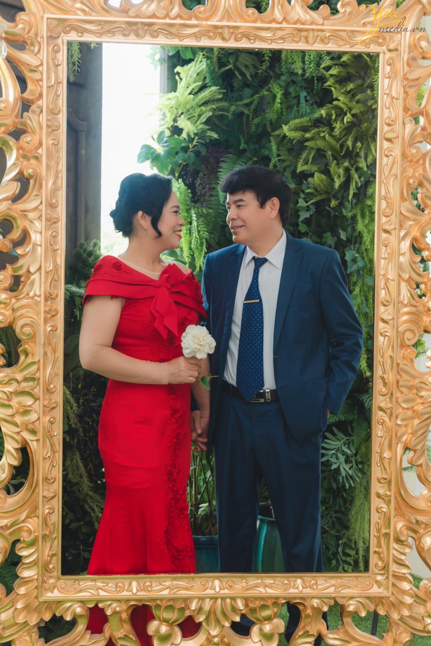 Chụp ảnh kỷ niệm ngày cưới tại phim trường Rosa và tư gia tại Hà Nội
