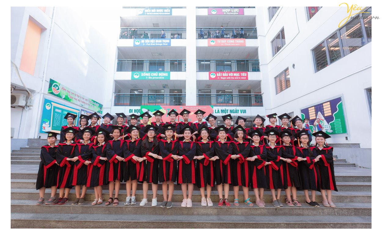 Chụp ảnh kỷ yếu là hoạt động hằng năm của các bạn học sinh cuối cấp, nhằm lưu giữ lại những khoảnh khắc, kỷ niệm đẹp của một thời học sinh. Yêu Media studio tạo nên những bức ảnh kỷ yếu đẹp độc lạ nhất dành cho các bạn học sinh hiện nay tại Hà Nội.