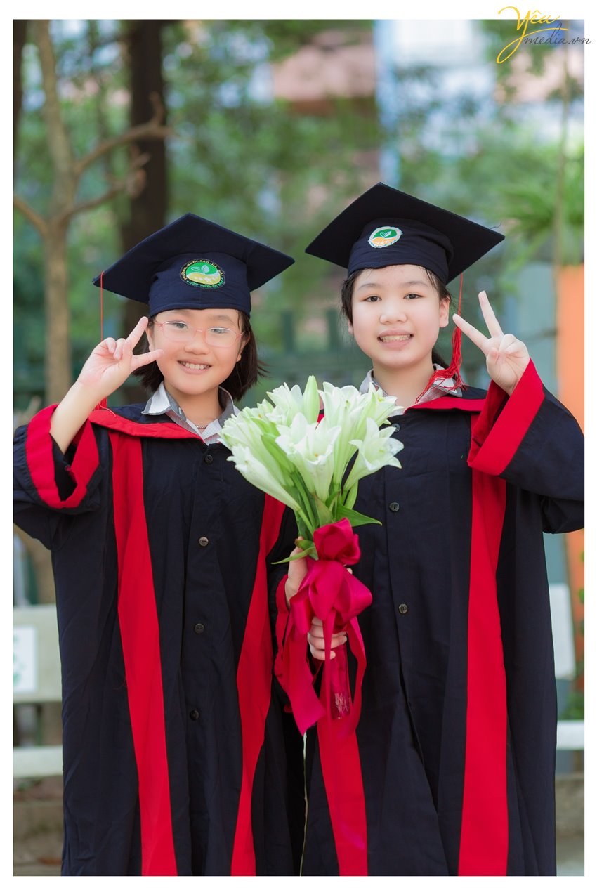 Chụp ảnh kỷ yếu là hoạt động hằng năm của các bạn học sinh cuối cấp, nhằm lưu giữ lại những khoảnh khắc, kỷ niệm đẹp của một thời học sinh. Yêu Media studio tạo nên những bức ảnh kỷ yếu đẹp độc lạ nhất dành cho các bạn học sinh hiện nay tại Hà Nội.