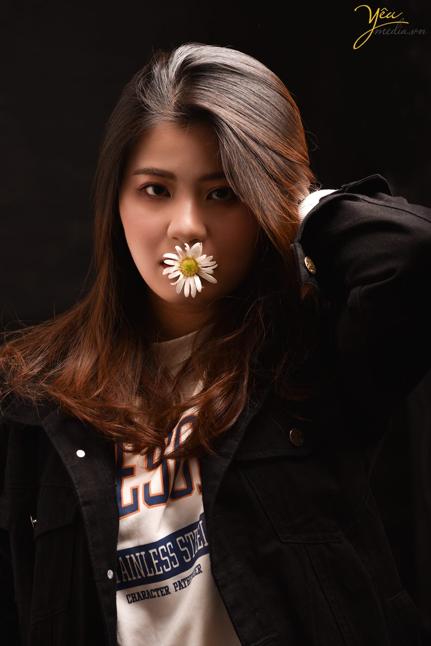 Chụp ảnh cúc họa mi cá tính trong studio Hà Nội: Minh Tú