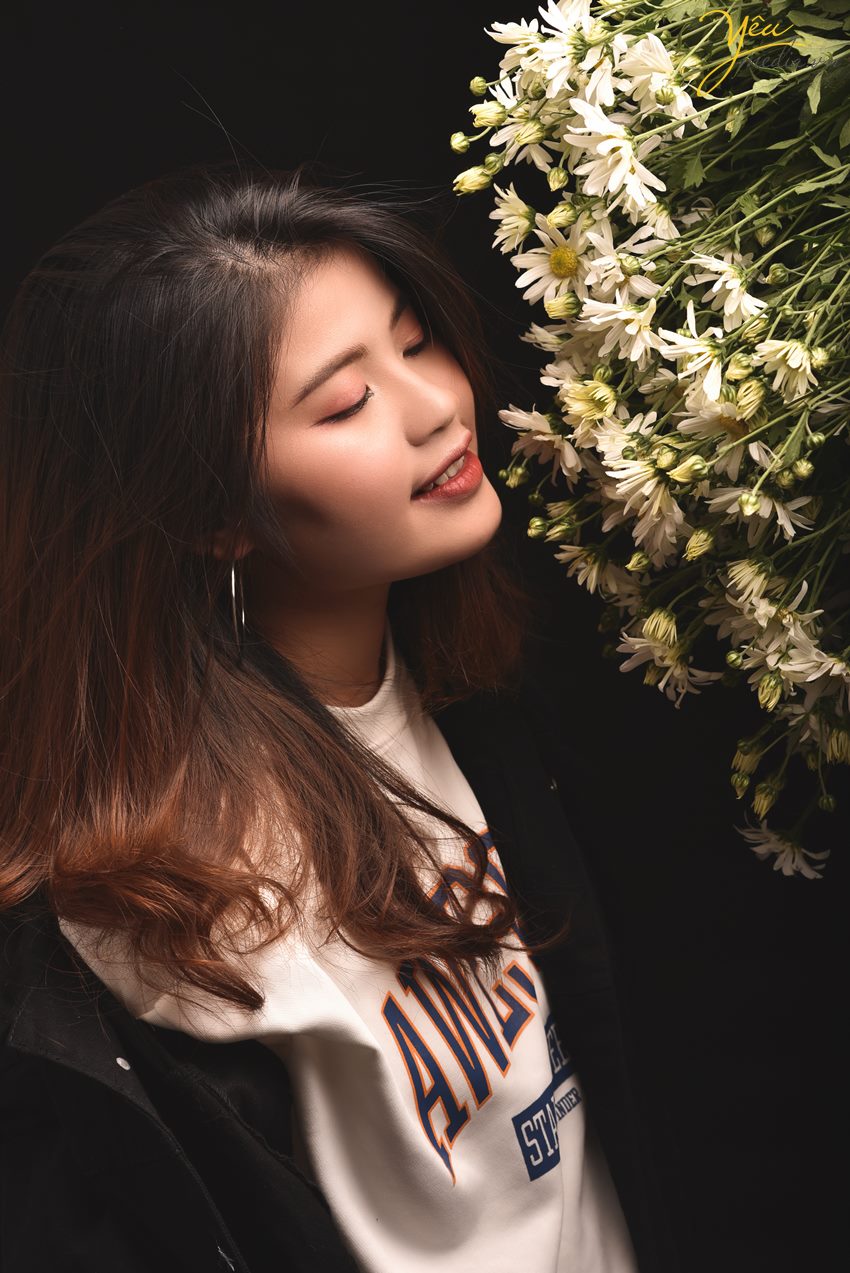 Chụp ảnh cúc họa mi cá tính trong studio Hà Nội: Minh Tú
