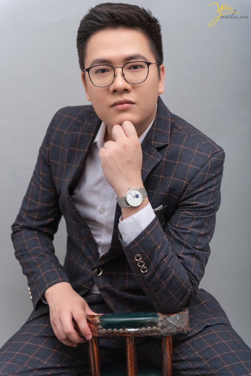 Mời bạn tham khảo bộ ảnh chân dung nam giới phong cách mà Yêu media thực hiện cho anh Hoàn trong studio của mình tại Hà Nội. 