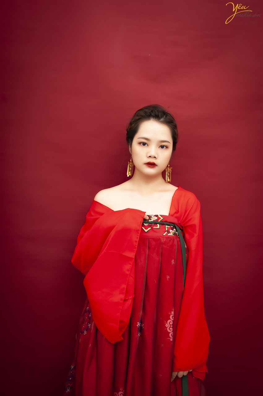 Chụp cổ trang phong cách Trung Hoa - Đây là một phong cách chụp ảnh vô cùng mới mẻ ở Việt Nam. Các bạn trẻ thường thích sự mới lạ, độc đáo. Đặc biệt phong cách chụp ảnh cổ trang Trung Quốc cũng thể hiện được sự cá tính của người chụp. 