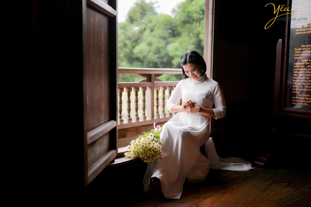 áo dài việt nam truyền thống ở văn miếu quốc tử giám