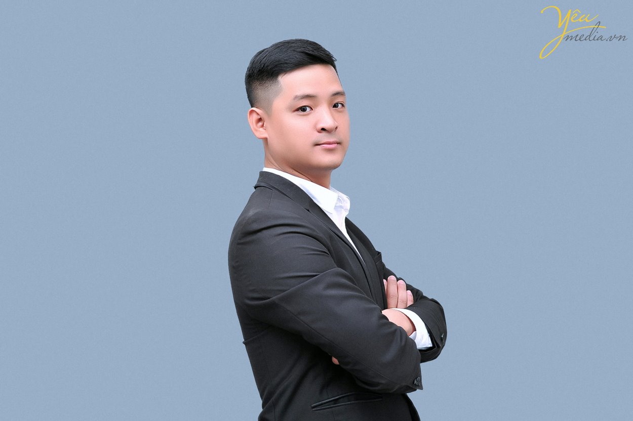 Chụp ảnh profile chân dung doanh nhân Hà Nội  hướng dẫn cách chụp hình tạo dáng đẹp nhất cho nam giới trong studio