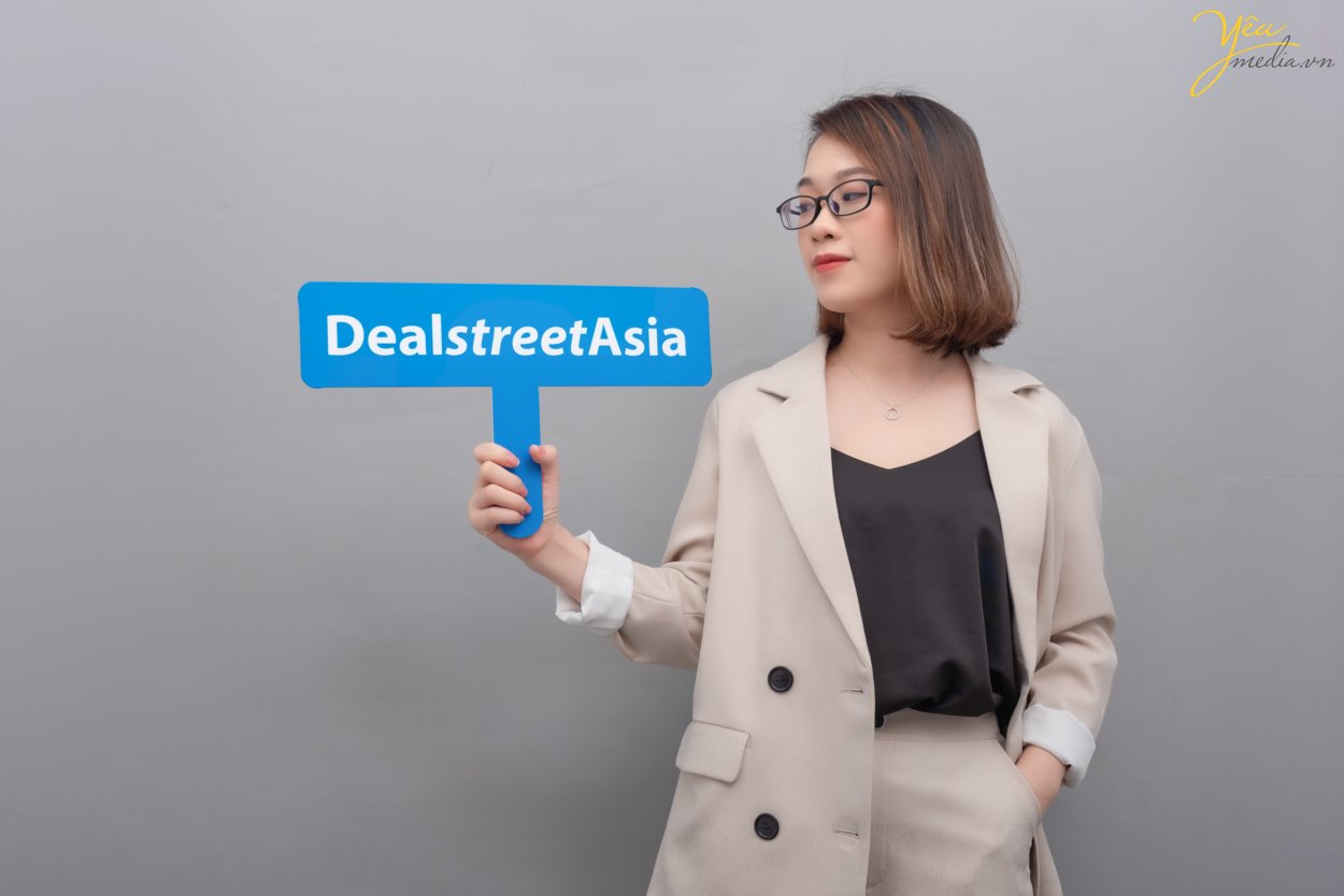 Yêu Media có vinh hạnh chụp ảnh cho nhân sự của Công ty truyền thông DealStreetAsia trong studio của mình tại Hà Nội. 