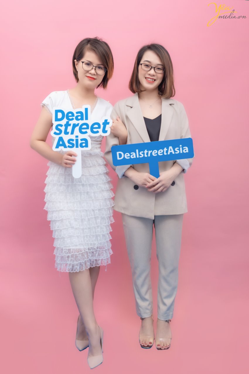 Yêu Media có vinh hạnh chụp ảnh cho nhân sự của Công ty truyền thông DealStreetAsia trong studio của mình tại Hà Nội. 