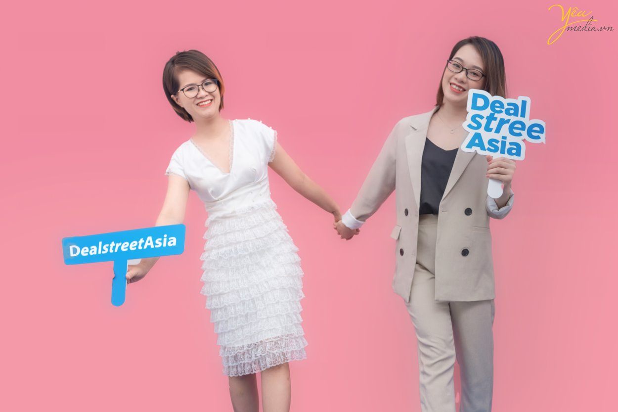 Yêu Media có vinh hạnh chụp ảnh cho nhân sự của Công ty truyền thông DealStreetAsia trong studio của mình tại Hà Nội. 