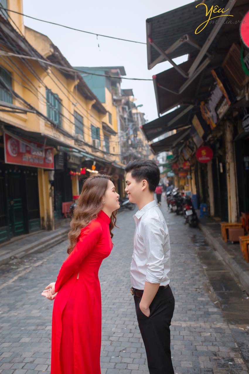 Hiện tại , theo khảo sát của Yêu Media có khá nhiều bạn băn khoăn không biết nên chọn chụp hình cưới cho mình ở phim trường và ngoại cảnh cái nào sẽ đẹp. Vậy Yêu Media xin chia sẻ các bạn những ưu và nhược điểm của phim trường và ngoại cảnh nhé.
