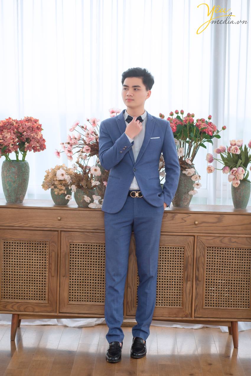 Hiện tại , theo khảo sát của Yêu Media có khá nhiều bạn băn khoăn không biết nên chọn chụp hình cưới cho mình ở phim trường và ngoại cảnh cái nào sẽ đẹp. Vậy Yêu Media xin chia sẻ các bạn những ưu và nhược điểm của phim trường và ngoại cảnh nhé.