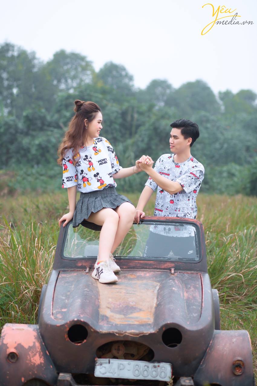 Hiện tại , theo khảo sát của Yêu Media có khá nhiều bạn băn khoăn không biết nên chọn chụp hình cưới cho mình ở phim trường và ngoại cảnh cái nào sẽ đẹp. Vậy Yêu Media xin chia sẻ các bạn những ưu và nhược điểm của phim trường và ngoại cảnh nhé.