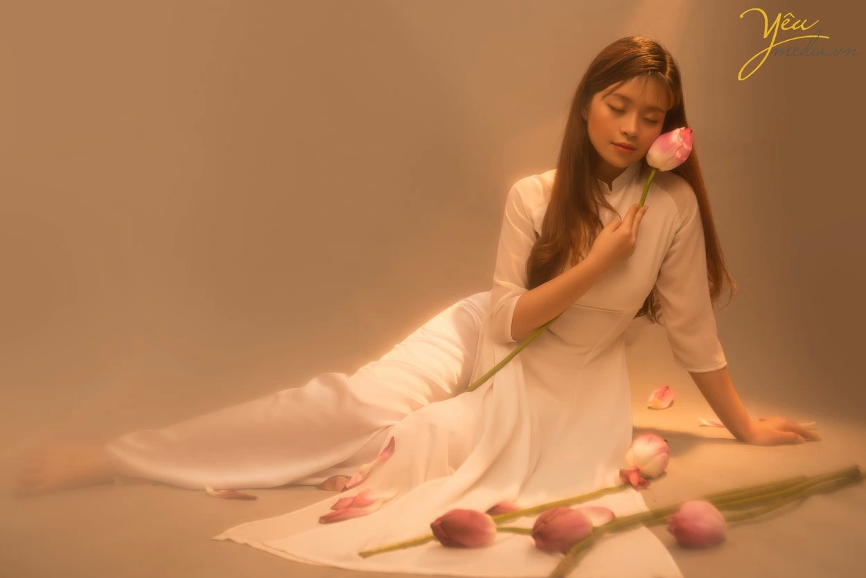 Chụp ảnh mùa hoa sen trong studio tại Hà Nội