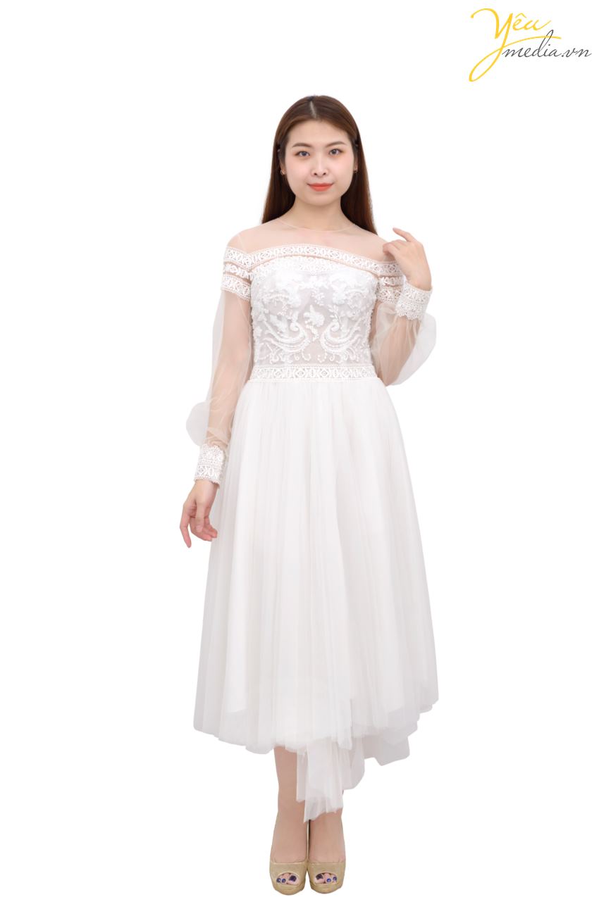 Đầm tiệc Princess được nhiều cô dâu thích phong cách nhẹ nhàng tự nhiên lựa chọn trong ngày chụp ảnh pre-wedding, cũng như được nhiều bạn nữ từ 16-25 tuổi chọn lựa để mặc khi chụp photoshoot trắng mộng mơ. Sự sang trọng của bộ váy đã nói lên tất cả. 