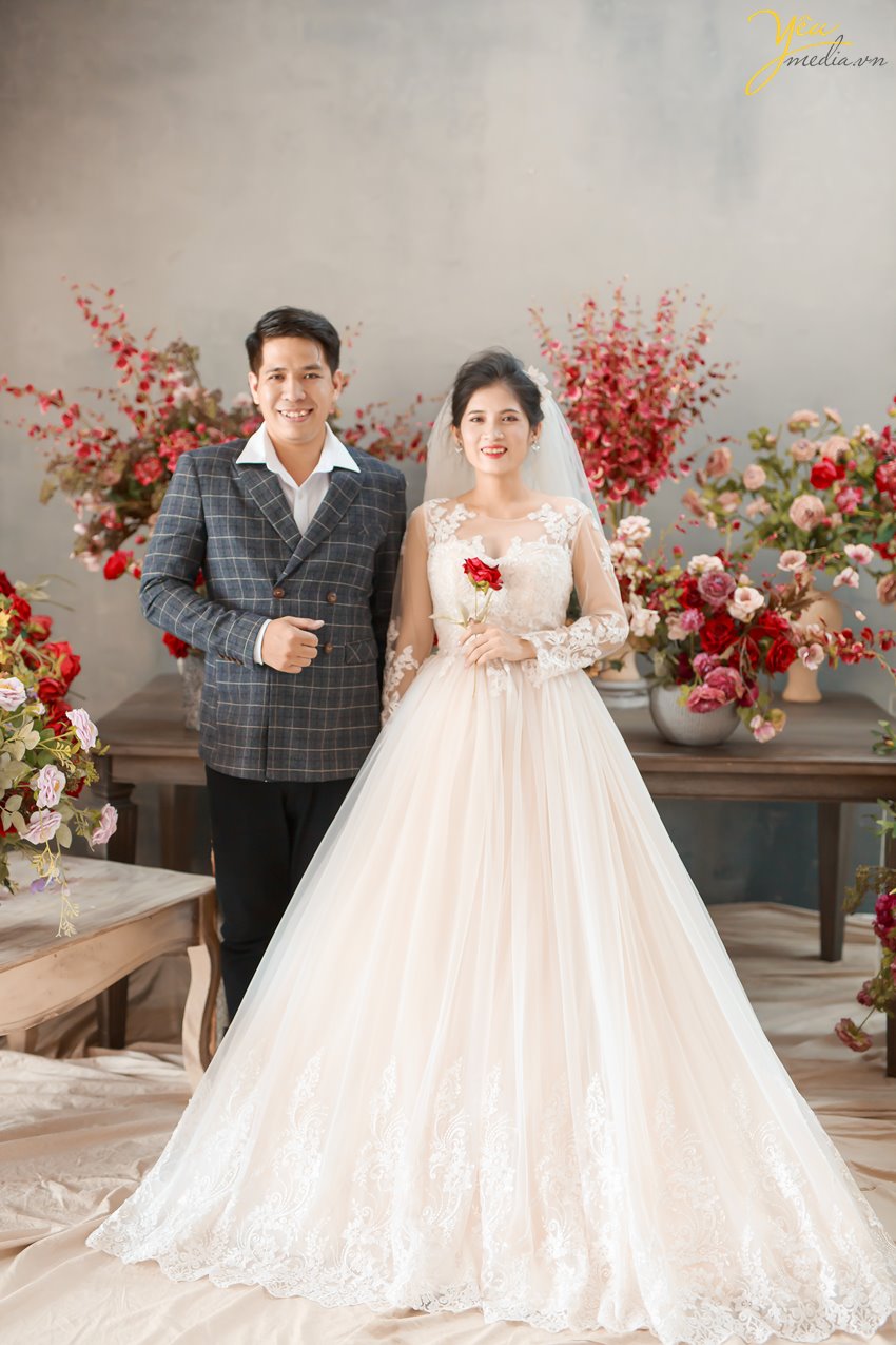 Nếu bạn muốn lưu lại những bức ảnh cưới đẹp mang phong cách của vẻ đẹp Địa Trung Hải thì phim trường Santorini Park sẽ là địa điểm phim trường Hà Nội mà bạn nên đến. Bối cảnh tại phim trường đa dạng và độc đáo từ bối cảnh ngoài trời cho đến trong nhà, trong phòng.