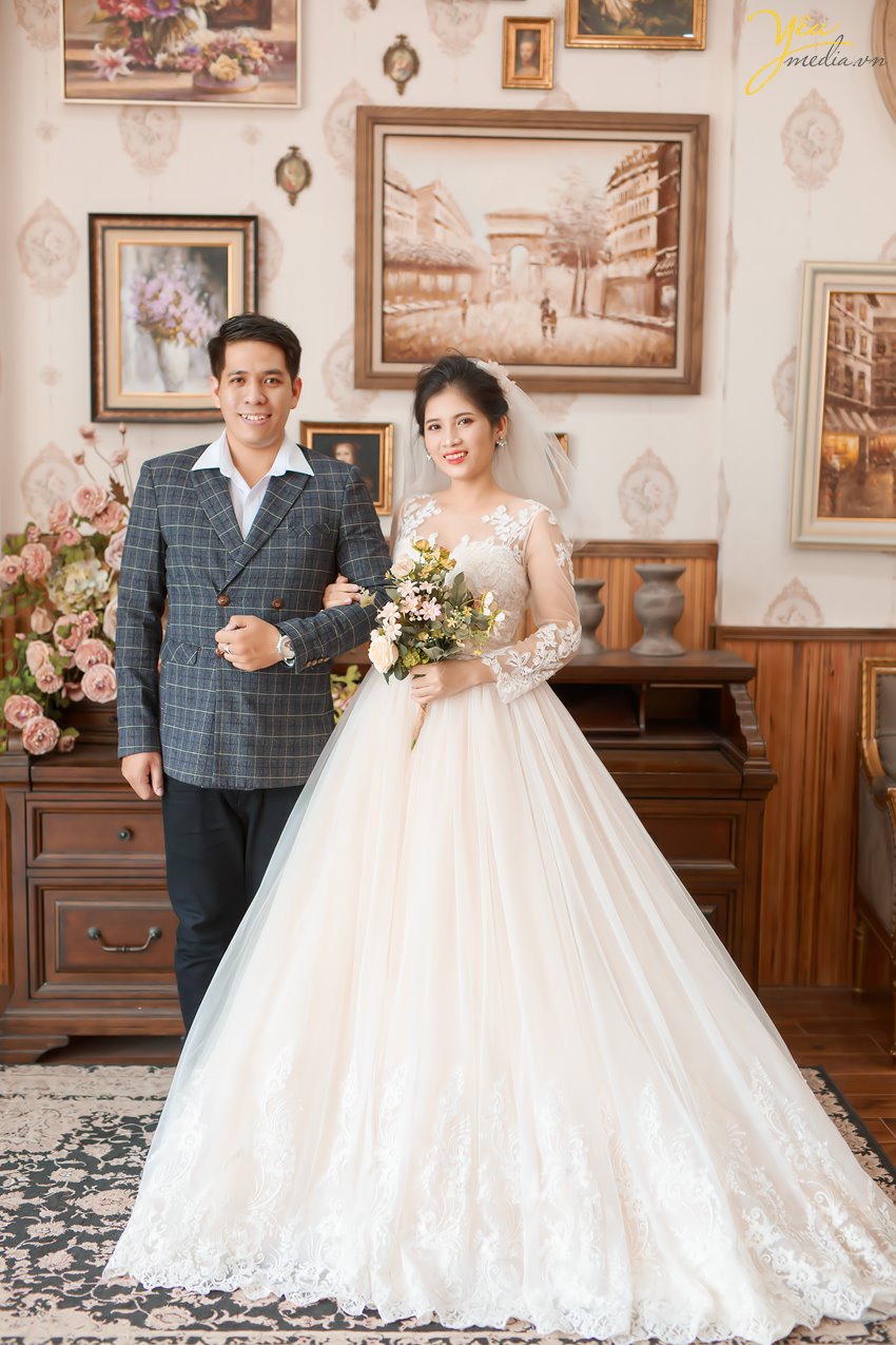 Nếu bạn muốn lưu lại những bức ảnh cưới đẹp mang phong cách của vẻ đẹp Địa Trung Hải thì phim trường Santorini Park sẽ là địa điểm phim trường Hà Nội mà bạn nên đến. Bối cảnh tại phim trường đa dạng và độc đáo từ bối cảnh ngoài trời cho đến trong nhà, trong phòng.