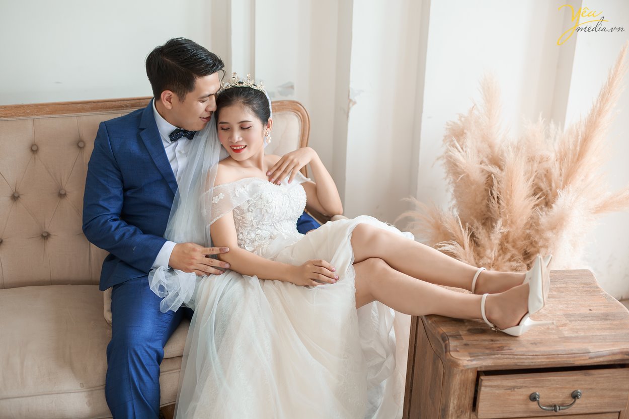 Nếu bạn muốn lưu lại những bức ảnh cưới đẹp mang phong cách của vẻ đẹp Địa Trung Hải thì phim trường Santorini Park sẽ là địa điểm phim trường Hà Nội mà bạn nên đến. Bối cảnh tại phim trường đa dạng và độc đáo từ bối cảnh ngoài trời cho đến trong nhà, trong phòng.
