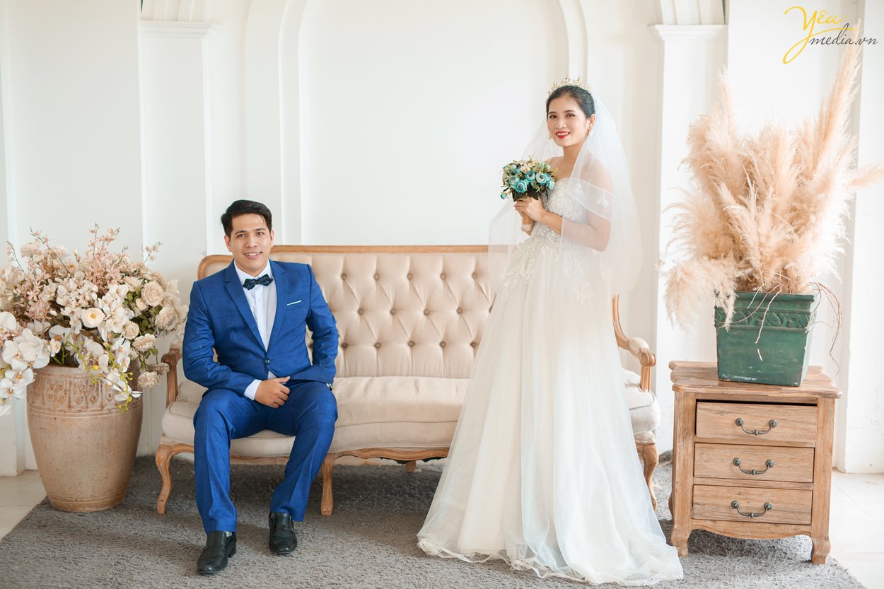 Nếu bạn muốn lưu lại những bức ảnh cưới đẹp mang phong cách của vẻ đẹp Địa Trung Hải thì phim trường Santorini Park sẽ là địa điểm phim trường Hà Nội mà bạn nên đến. Bối cảnh tại phim trường đa dạng và độc đáo từ bối cảnh ngoài trời cho đến trong nhà, trong phòng.
