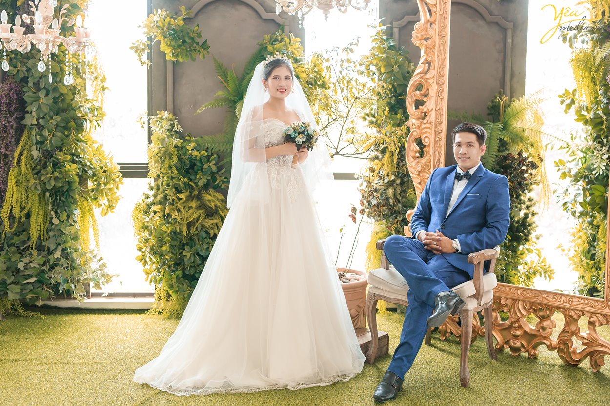 Nếu bạn muốn lưu lại những bức ảnh cưới đẹp mang phong cách của vẻ đẹp Địa Trung Hải thì phim trường Santorini Park sẽ là địa điểm phim trường Hà Nội mà bạn nên đến. Bối cảnh tại phim trường đa dạng và độc đáo từ bối cảnh ngoài trời cho đến trong nhà, trong phòng.
