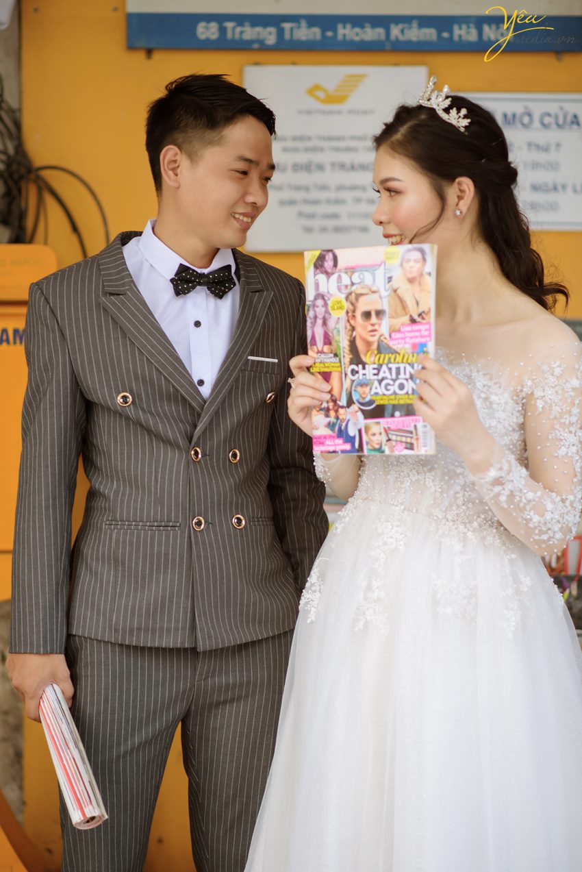 Bộ ảnh trong bài được thực hiện bởi Yêu media cho cặp đôi chú rể Chỉnh - cô dâu Trang, ngoài địa điểm Nhà thờ lớn Hà Nội còn xuất hiện Hồ Gươm, nhà hát lớn, các con phố nhỏ, ngõ nhỏ,... xung quanh khu vực quận Hoàn Kiếm - Hà Nội. 