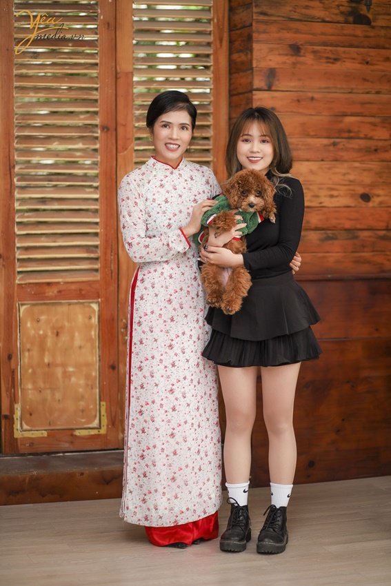 Ảnh chụp gia đình chị Minh trong phim trường