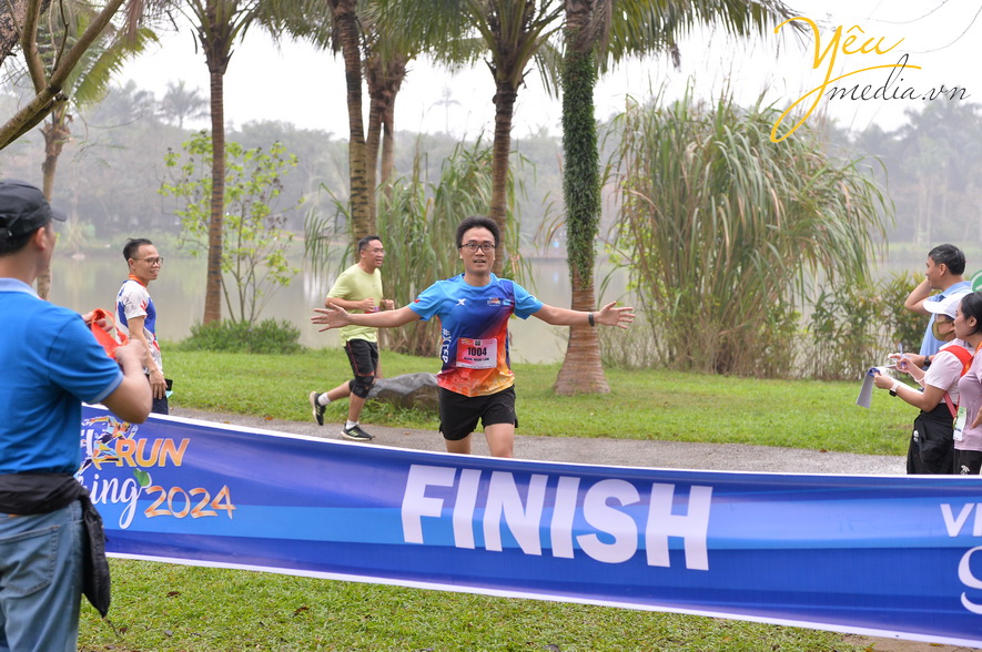 Cùng ngắm nhìn hình ảnh cuộc thi chạy marathon với chủ đề " cùng nhau bứt phá sải bước đầu xuân"