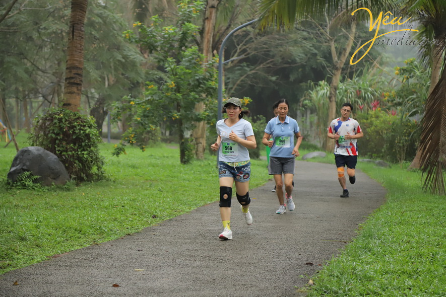 Cùng ngắm nhìn hình ảnh cuộc thi chạy marathon với chủ đề " cùng nhau bứt phá sải bước đầu xuân"