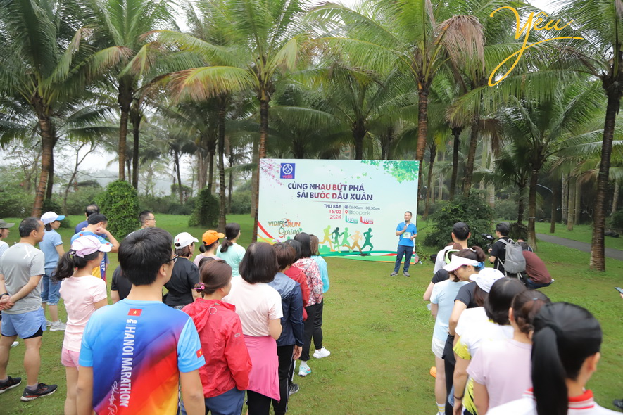 Cùng ngắm nhìn hình ảnh cuộc thi chạy marathon với chủ đề " cùng nhau bứt phá sải bước đầu xuân"