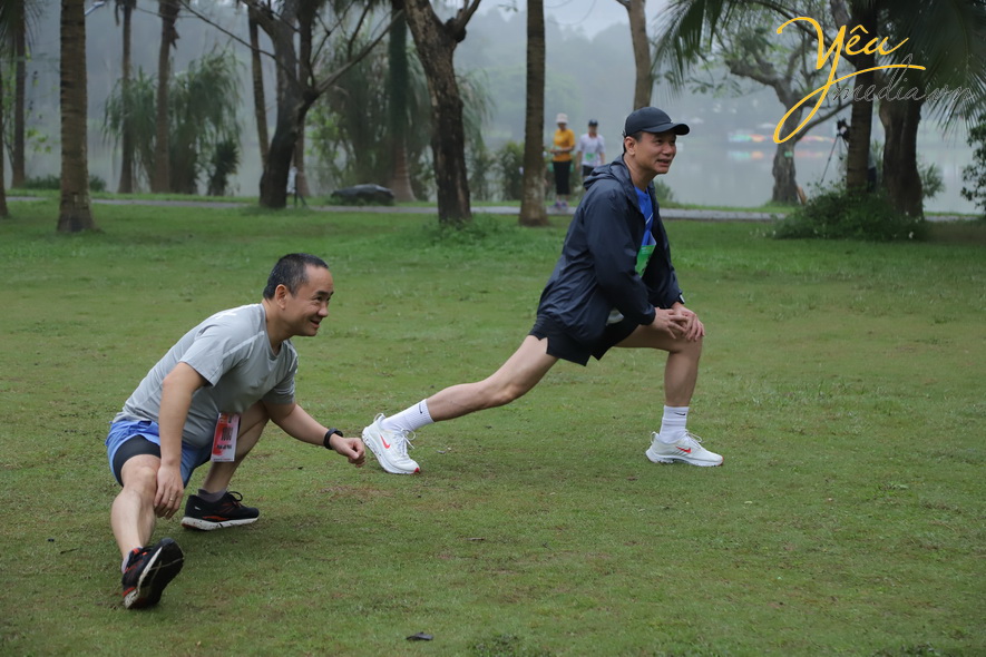 Cùng ngắm nhìn hình ảnh cuộc thi chạy marathon với chủ đề " cùng nhau bứt phá sải bước đầu xuân"