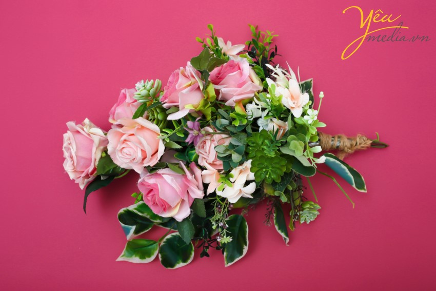 Yêu Media xin gửi tới bạn bó hoa cưới (hoa giả) cho cô dâu chụp hình trong set up pre-wedding, chụp ảnh cưới, chụp ảnh kỷ niệm ngày cưới.. của mình.   Hoa cưới Pinky