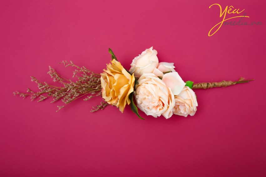 Yêu Media xin gửi tới bạn bó hoa cưới (hoa giả) cho cô dâu chụp hình trong set up pre-wedding, chụp ảnh cưới, chụp ảnh kỷ niệm ngày cưới.. của mình.   Hoa cưới Fragile 