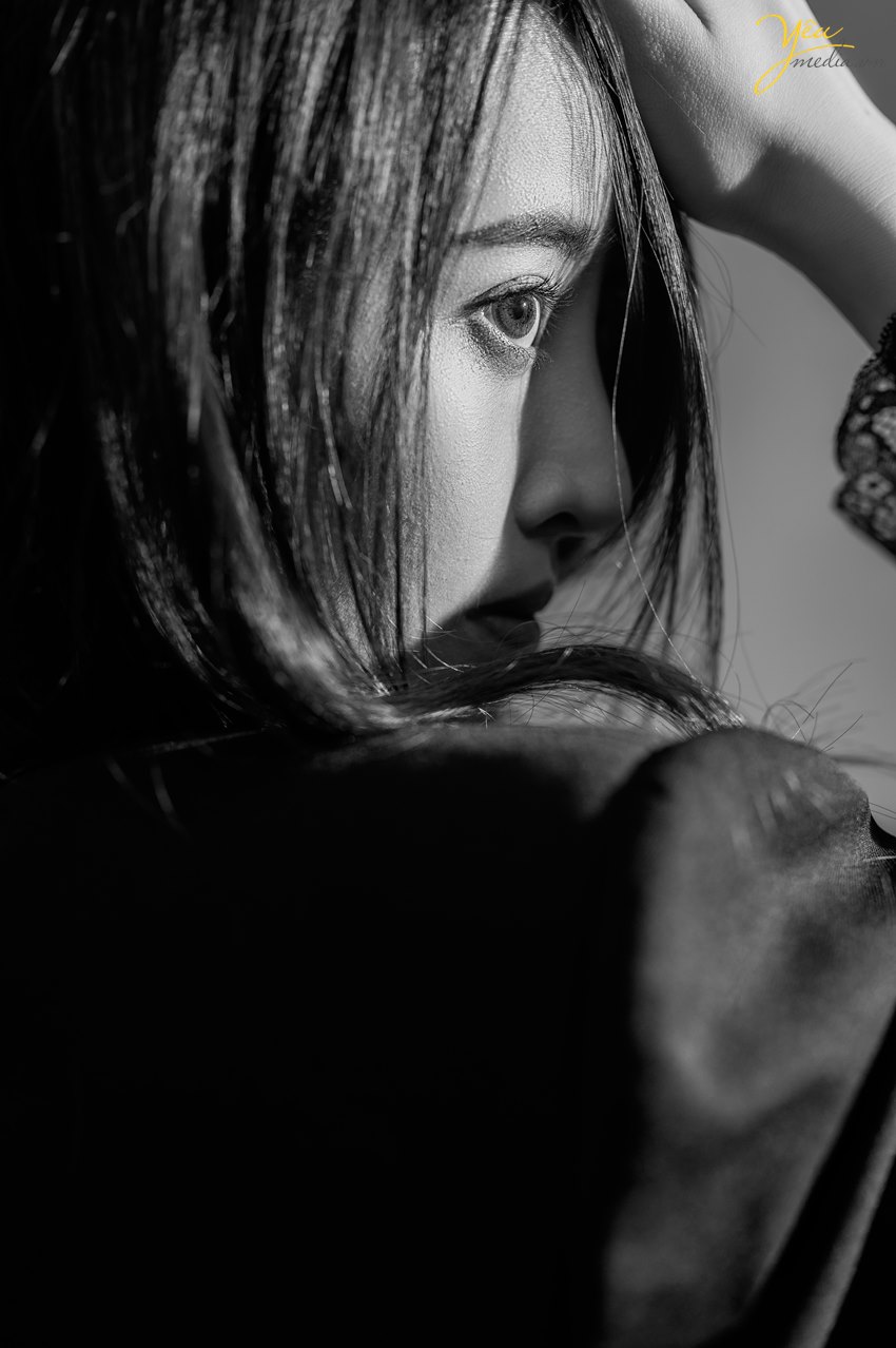 Chụp ảnh sexy indoor thời trang, cá tính cho Ms Huyền Trang trong stud