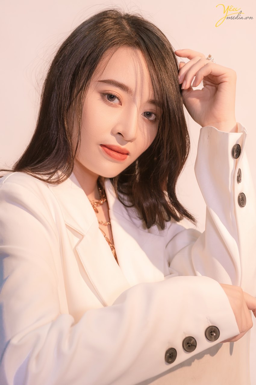 bộ ảnh sexy indoor nhưng không kém phần thời trang, sang trọng mà Yêu Media thực hiện  trong studio cho bạn gái hot girl KOL ở hà nội
