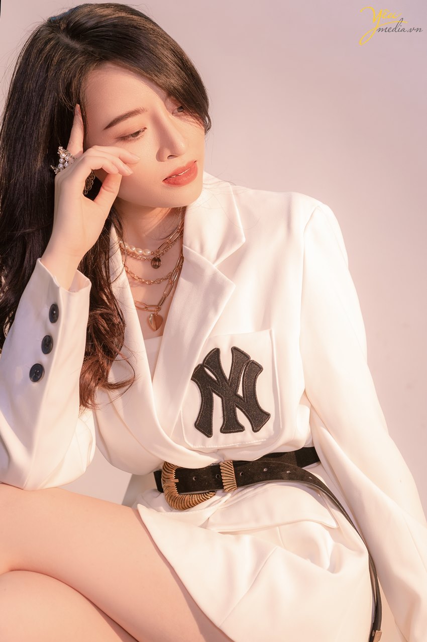 bộ ảnh sexy indoor nhưng không kém phần thời trang, sang trọng mà Yêu Media thực hiện  trong studio cho bạn gái hot girl KOL ở hà nội