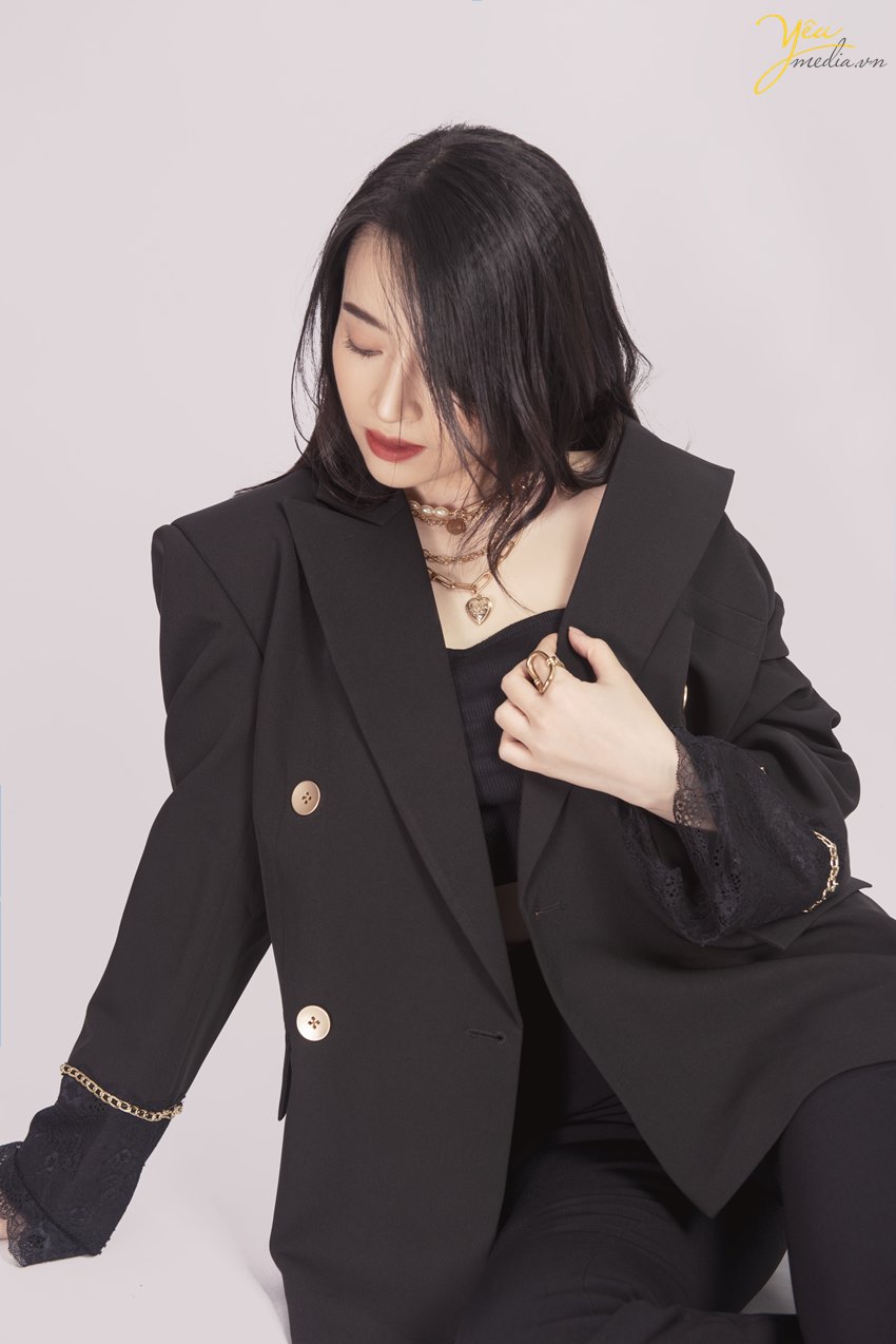 bộ ảnh sexy indoor nhưng không kém phần thời trang, sang trọng mà Yêu Media thực hiện  trong studio cho bạn gái hot girl KOL ở hà nội