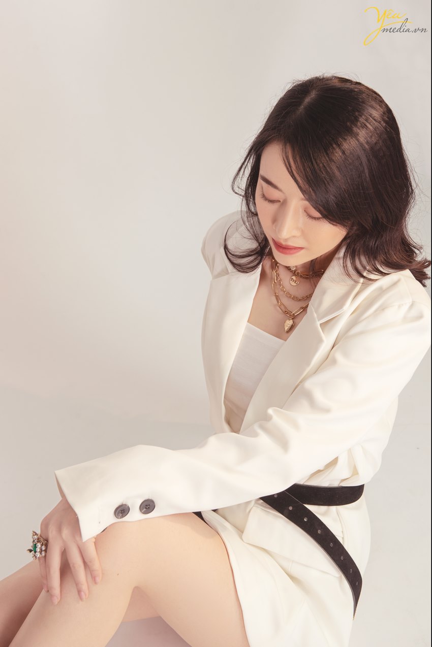 bộ ảnh sexy indoor nhưng không kém phần thời trang, sang trọng mà Yêu Media thực hiện  trong studio cho bạn gái hot girl KOL ở hà nội