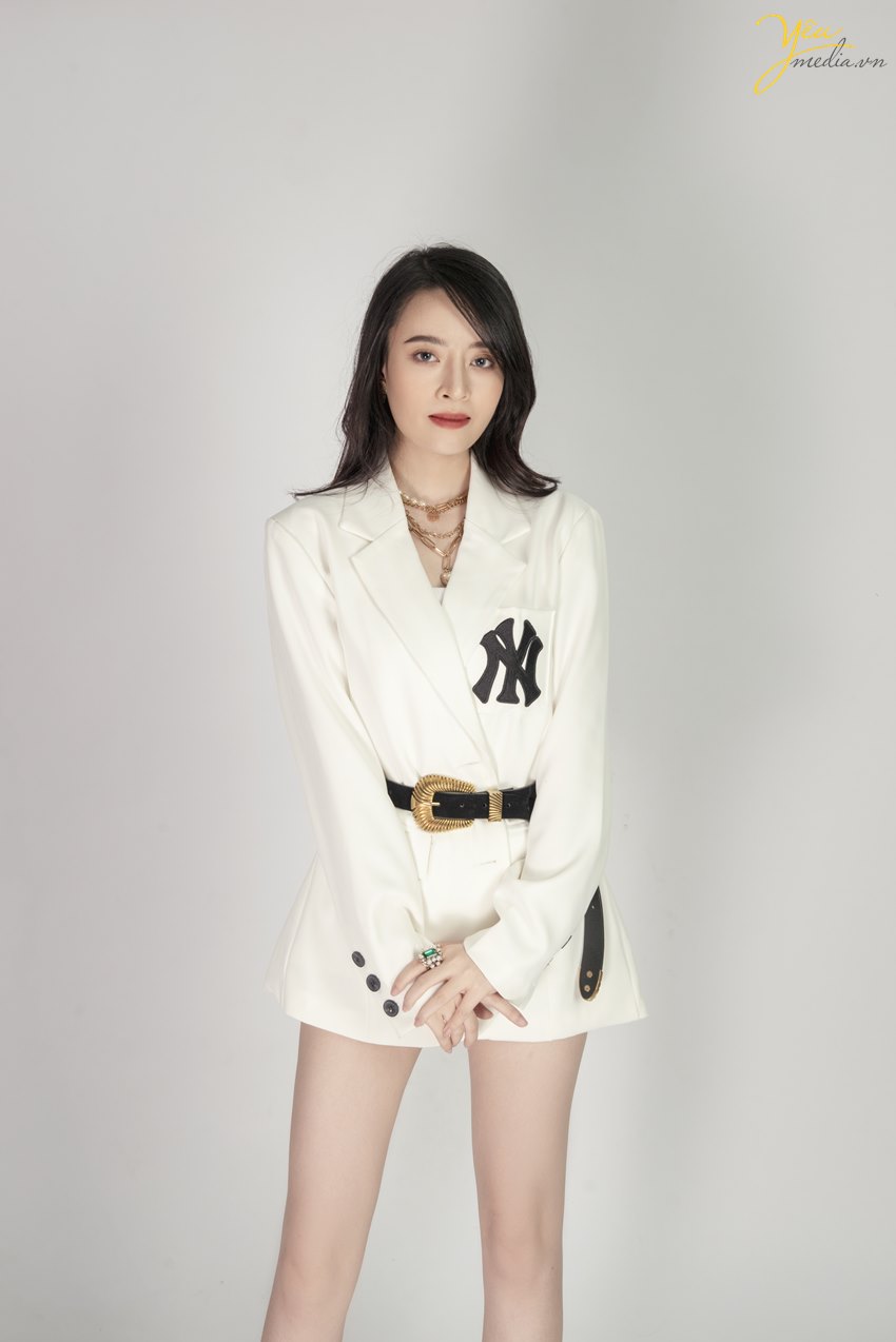 bộ ảnh sexy indoor nhưng không kém phần thời trang, sang trọng mà Yêu Media thực hiện  trong studio cho bạn gái hot girl KOL ở hà nội