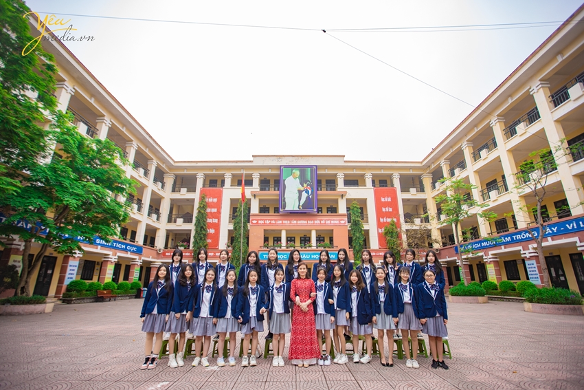 Chụp ảnh kỷ yếu cho học sinh lớp 9 trường THCS Nguyễn Phong Sắc