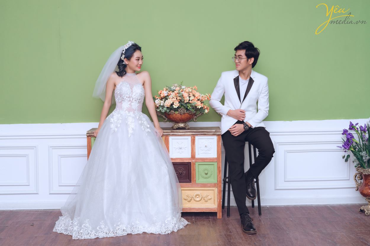 Jeju Park studio - một phim trường tuyệt vời để chụp ảnh dành cho các cặp đôi muốn thỏa sức sáng tạo, yêu thích sự lãng mạn và phong cách kẹo ngọt Hàn Quốc. Studio nằm tại ngõ 300 đường Nguyễn Xiển- quận Thanh Xuân- thành phố Hà Nội. Với vị trí thuộc quận nội thành, tọa lạc trên trục đường lớn, giao thông thuận tiện, có bãi để xe rất rộng, Jeju Park studio hứa hẹn sẽ là một địa điểm lý tưởng dành cho các bạn trẻ.