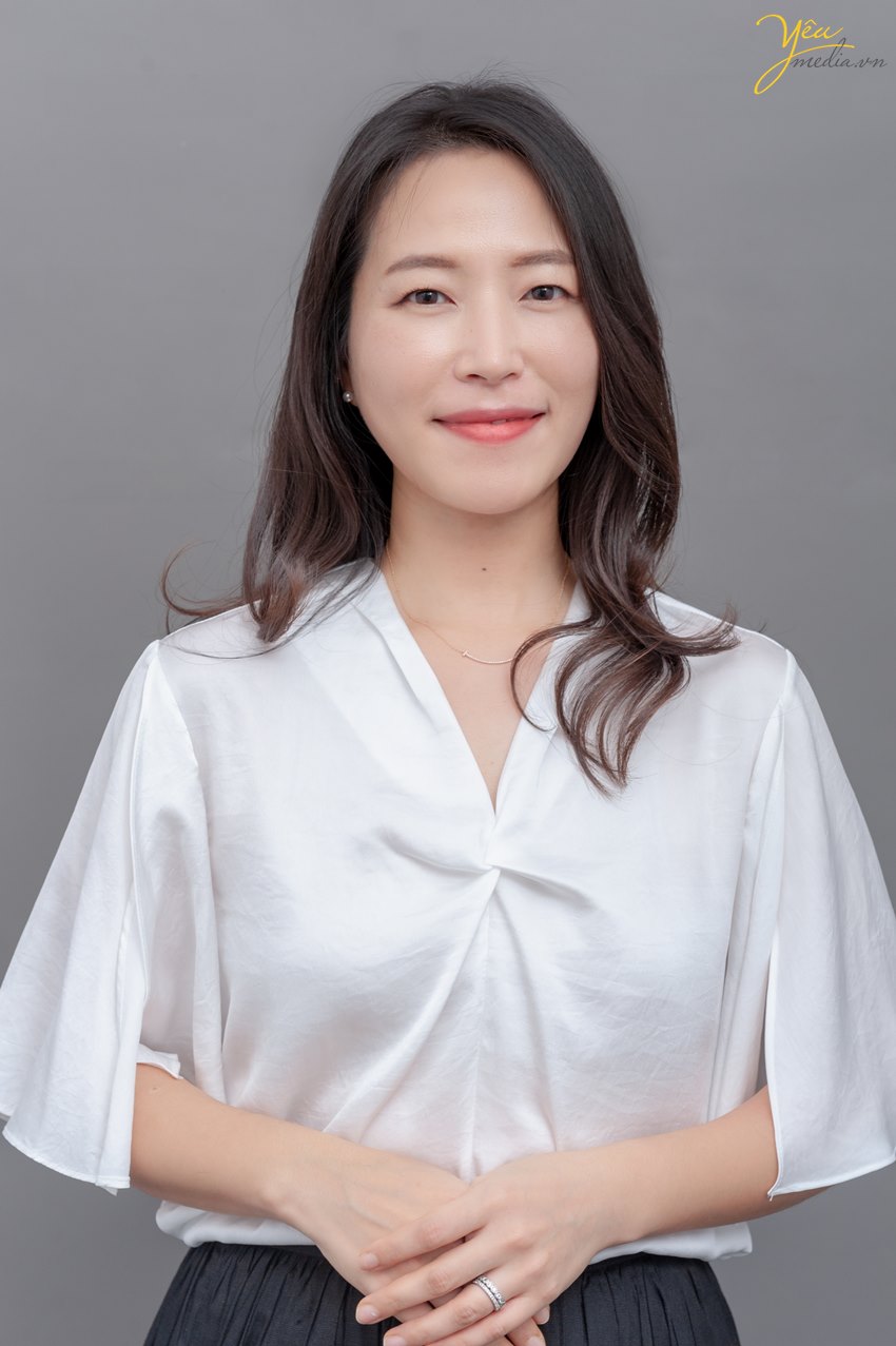 korean portrait photo background studio cv business hanoi studio vietnam ha noi korea