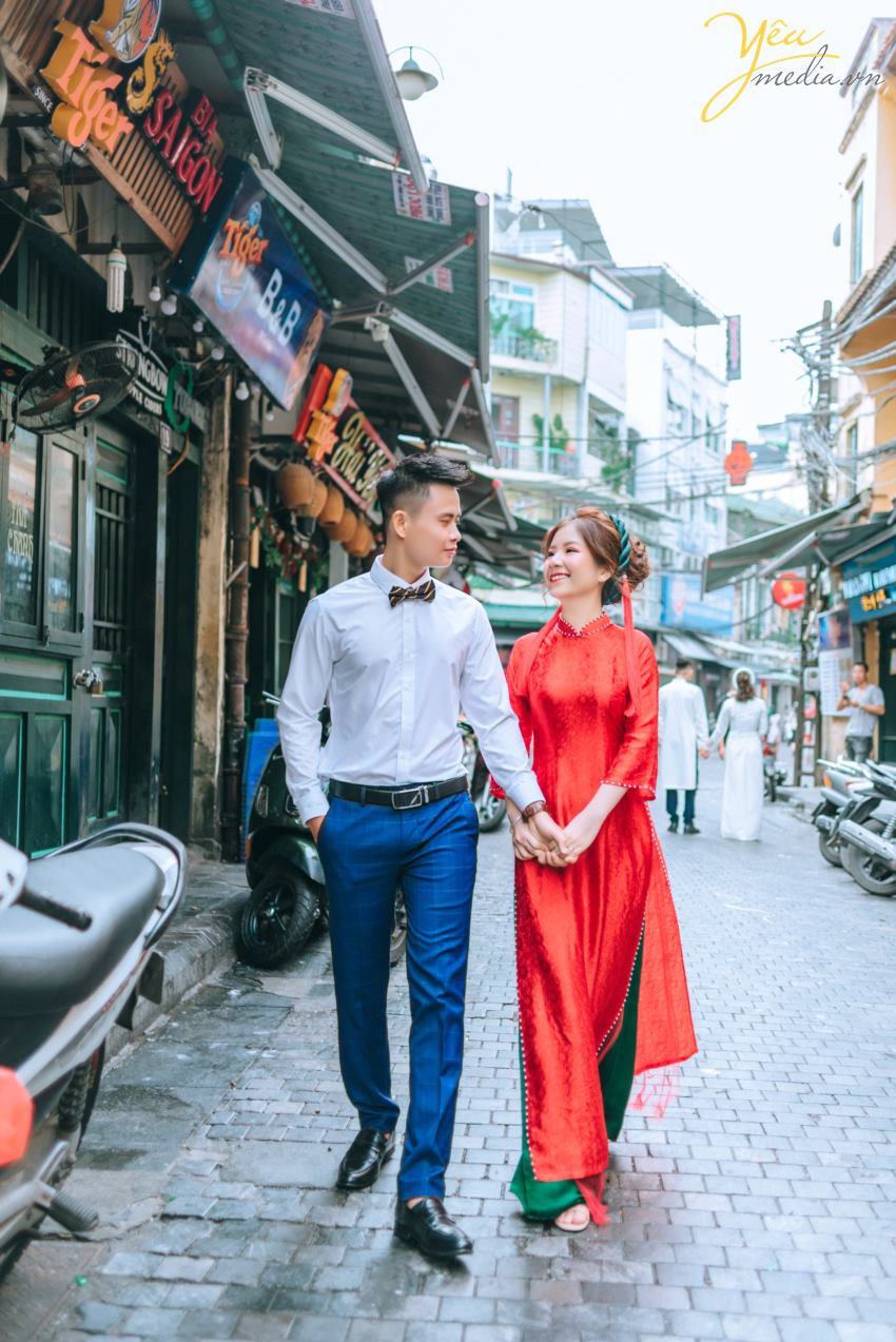 Mùa thu đẹp là thế, có nhiều địa điểm say lòng người đến thế nhưng lại khiến những cặp đôi chụp ảnh cưới băn khoăn mùa thu nên chụp ảnh cưới ở đâu đẹp. Có quá nhiều gợi ý mà Yêu Media muốn giới thiệu cho bạn biết ngay. Nhưng trong giới hạn bài viết hôm nay, chúng tôi sẽ gửi tới bạn bộ ảnh cưới mà cặp đôi khách hàng Tuấn - Sương đã lựa chọn.   Ngoài ra để tìm hiểu các địa điểm chụp ảnh cưới khác của Hà Nội cũng như toàn quốc, bạn có thể ấn vào đường link này của chúng tôi để tìm hiểu chi tiết. Nếu có bất kỳ câu hỏi nào, đừng ngần ngại nhấc máy và gọi tới số hotline của Yêu Media nhé! 
