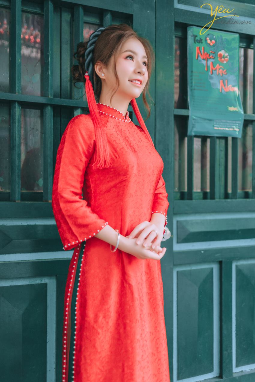 Mùa thu đẹp là thế, có nhiều địa điểm say lòng người đến thế nhưng lại khiến những cặp đôi chụp ảnh cưới băn khoăn mùa thu nên chụp ảnh cưới ở đâu đẹp. Có quá nhiều gợi ý mà Yêu Media muốn giới thiệu cho bạn biết ngay. Nhưng trong giới hạn bài viết hôm nay, chúng tôi sẽ gửi tới bạn bộ ảnh cưới mà cặp đôi khách hàng Tuấn - Sương đã lựa chọn.   Ngoài ra để tìm hiểu các địa điểm chụp ảnh cưới khác của Hà Nội cũng như toàn quốc, bạn có thể ấn vào đường link này của chúng tôi để tìm hiểu chi tiết. Nếu có bất kỳ câu hỏi nào, đừng ngần ngại nhấc máy và gọi tới số hotline của Yêu Media nhé! 