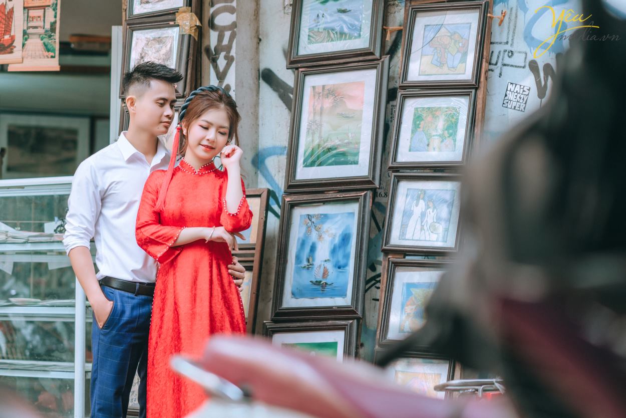 Mùa thu đẹp là thế, có nhiều địa điểm say lòng người đến thế nhưng lại khiến những cặp đôi chụp ảnh cưới băn khoăn mùa thu nên chụp ảnh cưới ở đâu đẹp. Có quá nhiều gợi ý mà Yêu Media muốn giới thiệu cho bạn biết ngay. Nhưng trong giới hạn bài viết hôm nay, chúng tôi sẽ gửi tới bạn bộ ảnh cưới mà cặp đôi khách hàng Tuấn - Sương đã lựa chọn.   Ngoài ra để tìm hiểu các địa điểm chụp ảnh cưới khác của Hà Nội cũng như toàn quốc, bạn có thể ấn vào đường link này của chúng tôi để tìm hiểu chi tiết. Nếu có bất kỳ câu hỏi nào, đừng ngần ngại nhấc máy và gọi tới số hotline của Yêu Media nhé! 