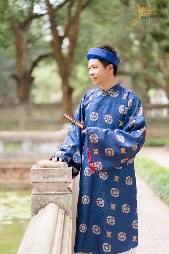 bộ ảnh chụp tại Văn Miếu Quốc Tử Giám của chú rể việt nam và cô dâu (Indonesia ), chụp với trang phục truyền thống Việt Nam 