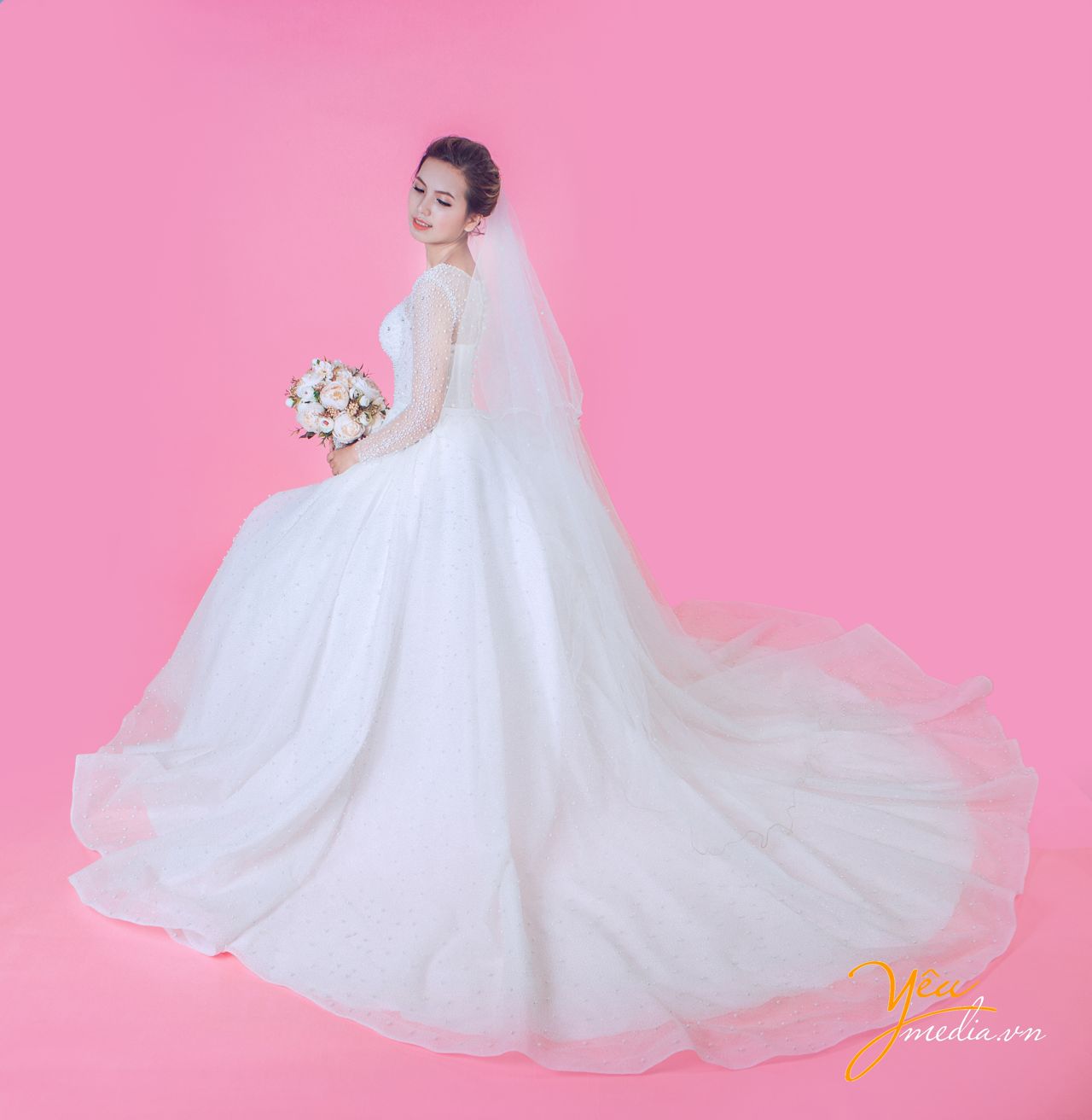 Ngắm bộ ảnh Single Bride đẹp lung linh của cô dâu Dương Hiền