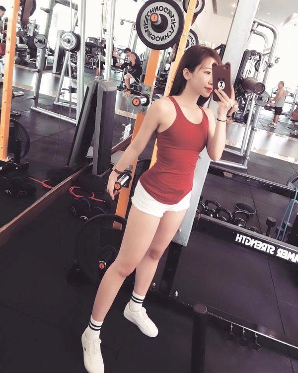 Cách tạo dáng trong phòng tập gym - fitness