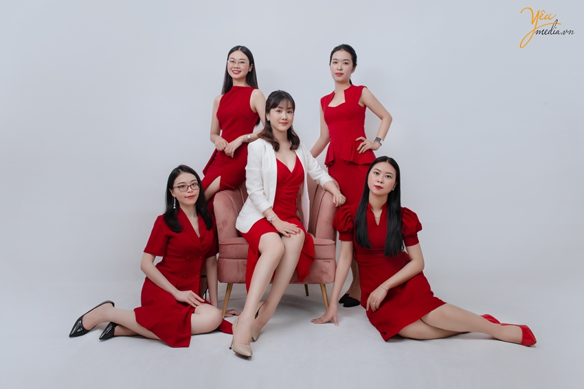 Ảnh chụp profile của team Rudicaf trong studio