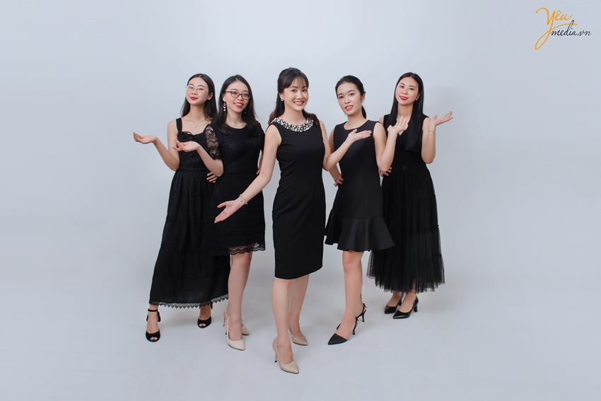 Ảnh chụp profile của team Rudicaf trong studio