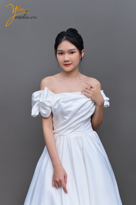 Váy cưới trơn bồng Teri